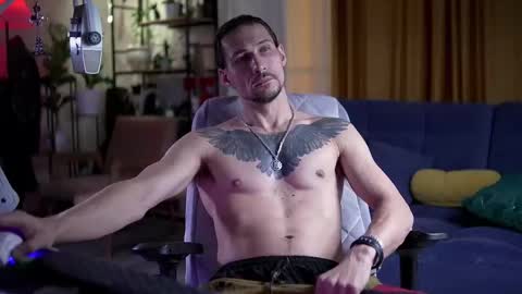 Snapshot of dl_raven chatting on 09-29-25, 05:56 Silverhand online show from 09-29-25, 05:56