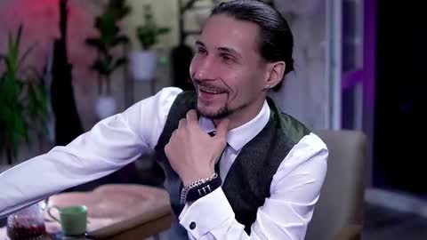 Snapshot of dl_raven chatting on 10-15-25, 01:28 Silverhand online show from 10-15-25, 01:28