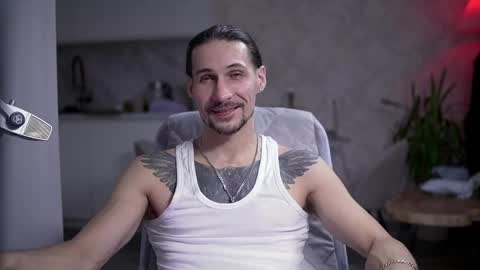 Snapshot of dl_raven chatting on 10-19-25, 10:32 Silverhand online show from 10-19-25, 10:32