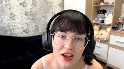 Annie PVT IS OPEN online show from 09-09-25, 12:05