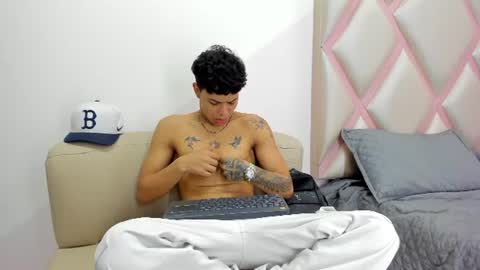 Snapshot of dogan_renz0 chatting on 06-11-26, 07:56 Dogan online show from 06-11-26, 07:56