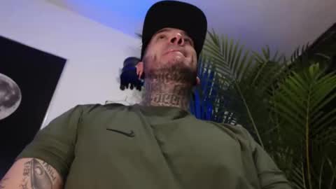 Snapshot of doggiewoof chatting on 05-16-26, 08:00 doggiewoof online show from 05-16-26, 08:00