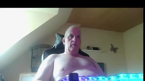 Snapshot of doggy2629 chatting on 06-21-26, 08:39 doggy2629 online show from 06-21-26, 08:39