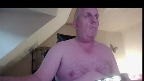 Snapshot of doggy2629 chatting on 07-27-26, 05:09 doggy2629 online show from 07-27-26, 05:09