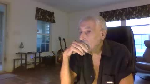 Snapshot of dogluc7 chatting on 12-29-24, 07:43 dogluc7 online show from 12-29-24, 07:43