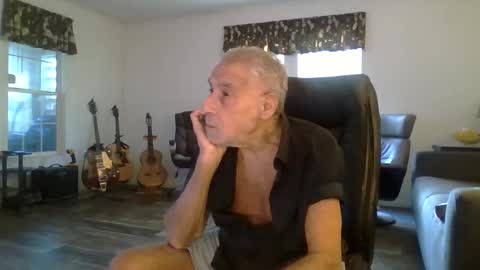 Snapshot of dogluc7 chatting on 12-30-24, 08:15 dogluc7 online show from 12-30-24, 08:15