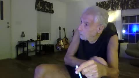 Snapshot of dogluc7 chatting on 01-02-25, 01:49 dogluc7 online show from 01-02-25, 01:49