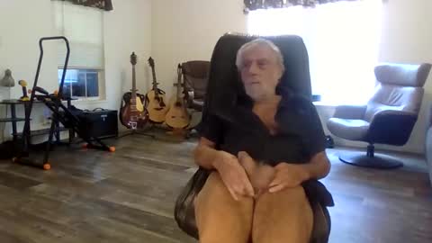 Snapshot of dogluc7 chatting on 02-02-25, 06:42 dogluc7 online show from 02-02-25, 06:42