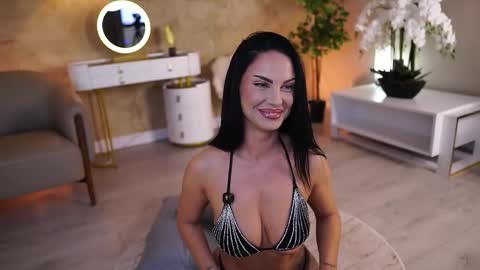 Snapshot of dolce_tentacion chatting on 10-14-25, 09:21 Monica online show from 10-14-25, 09:21
