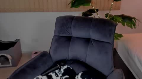 Hii Dont forget to follow me . online show from 11-14-25, 04:22