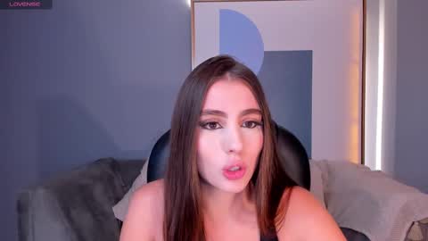 Dolcie  online show from 03-03-25, 12:04
