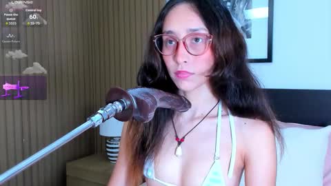 Snapshot of doll_bella_ chatting on 09-18-25, 08:22 Bella online show from 09-18-25, 08:22