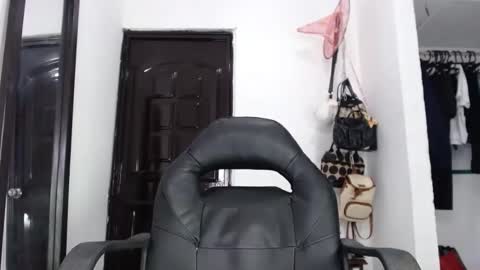 Snapshot of doll_dollys_ chatting on 01-07-25, 08:21 doll_dollys_ online show from 01-07-25, 08:21