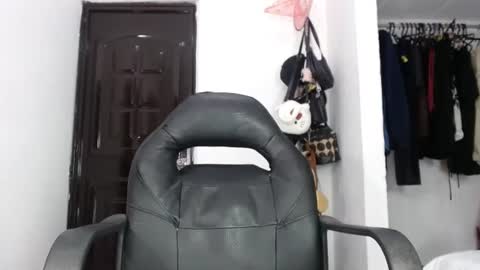 Snapshot of doll_dollys_ chatting on 01-28-25, 08:26 doll_dollys_ online show from 01-28-25, 08:26