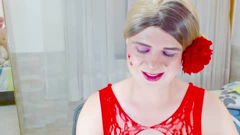 Snapshot of dolldirtyxxx1 chatting on 05-31-26, 05:04 ilona online show from 05-31-26, 05:04
