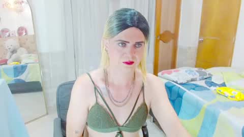 Snapshot of dolldirtyxxx1 chatting on 06-08-26, 05:30 ilona online show from 06-08-26, 05:30