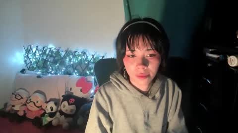 Snapshot of dolliette chatting on 09-24-25, 02:15 mina online show from 09-24-25, 02:15