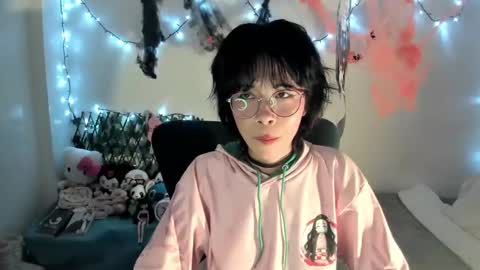 Snapshot of dolliette chatting on 10-12-25, 02:21 mina online show from 10-12-25, 02:21