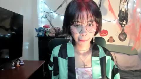 Snapshot of dolliette chatting on 10-24-25, 10:28 mina online show from 10-24-25, 10:28