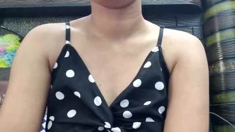 Snapshot of dollmeenu chatting on 10-07-25, 06:10 dollmeenu online show from 10-07-25, 06:10