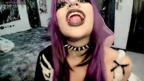 dolly_bones online show from 06-07-26, 07:45