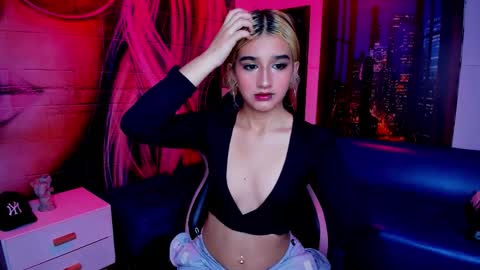 Snapshot of dolly_pocket chatting on 02-17-26, 08:59 Dolly pocket online show from 02-17-26, 08:59