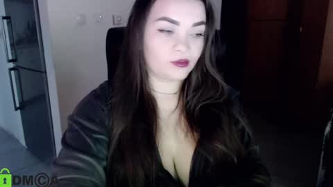 Snapshot of dolly_sun chatting on 12-23-24, 09:05 ILONA online show from 12-23-24, 09:05