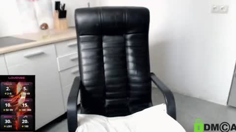 Snapshot of dolly_sun chatting on 07-08-26, 08:08 ILONA online show from 07-08-26, 08:08