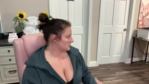 Snapshot of dollydimplez chatting on 02-26-25, 11:48 Dolly online show from 02-26-25, 11:48