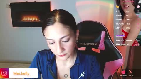 Snapshot of dollykelly_ chatting on 02-21-26, 02:01 dollykelly_ online show from 02-21-26, 02:01