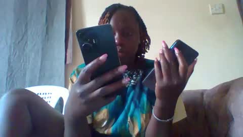 Snapshot of dollyvee chatting on 11-20-25, 01:44 dollyvee online show from 11-20-25, 01:44