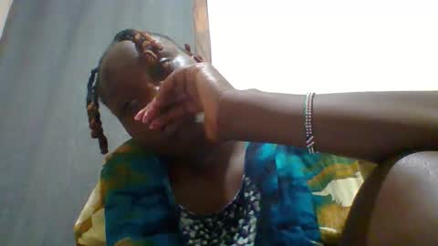 Snapshot of dollyvee chatting on 11-28-25, 03:14 dollyvee online show from 11-28-25, 03:14