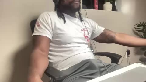 Snapshot of dolo1645 chatting on 09-22-25, 09:17 Dolo online show from 09-22-25, 09:17