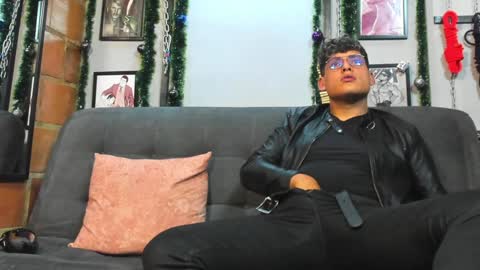 Snapshot of dom2travelers_sm chatting on 01-05-25, 09:36 Diego Castell online show from 01-05-25, 09:36