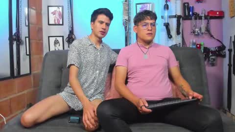 Snapshot of dom2travelers_sm chatting on 02-18-25, 01:00 Diego Castell online show from 02-18-25, 01:00