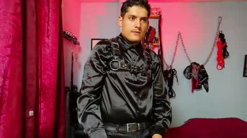 Snapshot of dom2travelers_sm chatting on 05-22-26, 06:02 Diego Castell online show from 05-22-26, 06:02