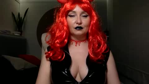 Snapshot of dom_mummy chatting on 11-01-25, 05:20 DOM MUMMY online show from 11-01-25, 05:20