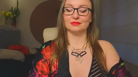 Snapshot of dom_mummy chatting on 03-09-26, 05:44 DOM MUMMY online show from 03-09-26, 05:44