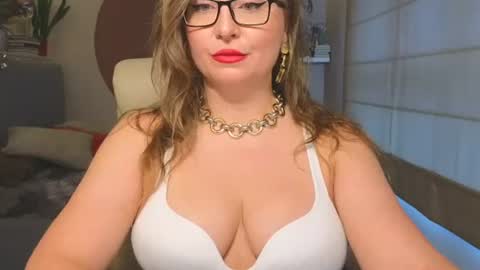 DOM MUMMY online show from 07-19-26, 05:44