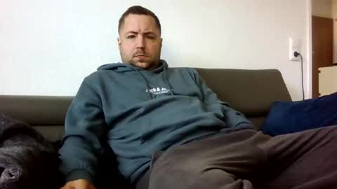 Snapshot of dombio_12 chatting on 04-04-26, 09:18 dombio_12 online show from 04-04-26, 09:18