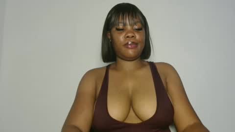 Snapshot of domina_veloura27 chatting on 05-24-26, 10:53 laura online show from 05-24-26, 10:53