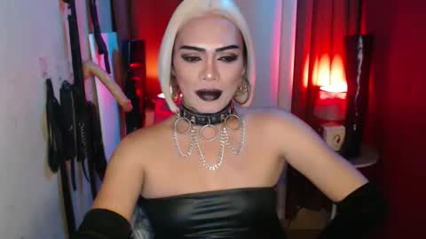 Snapshot of dominantrix_diannaxxx chatting on 09-12-25, 07:08 diana online show from 09-12-25, 07:08