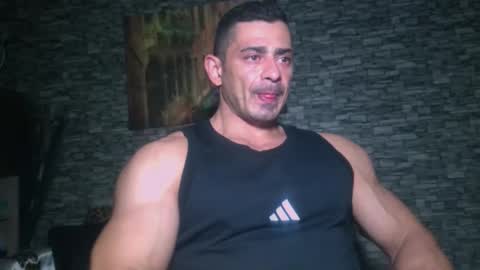 Snapshot of dominatemuscle chatting on 11-25-25, 05:35 Kevin online show from 11-25-25, 05:35