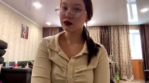 Olivia online show from 11-21-25, 04:11