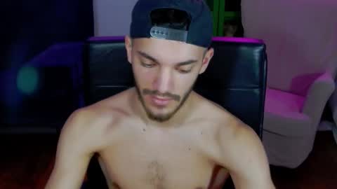 Snapshot of dominicvalente chatting on 11-14-25, 04:06 dominicvalente online show from 11-14-25, 04:06