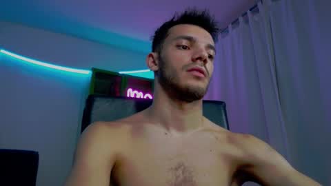 Snapshot of dominicvalente chatting on 11-20-25, 08:08 dominicvalente online show from 11-20-25, 08:08