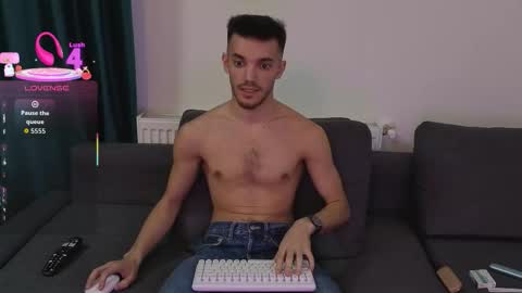 Snapshot of dominicvalente chatting on 12-16-25, 04:01 dominicvalente online show from 12-16-25, 04:01