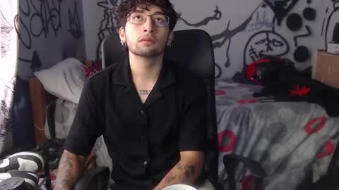 Snapshot of dominus_kane chatting on 12-21-25, 02:35 dominus_kane online show from 12-21-25, 02:35