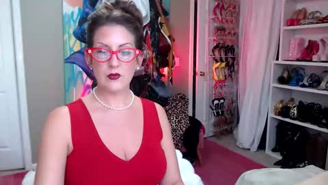 Snapshot of dommetomorrow chatting on 12-16-25, 05:18 DommeTomorrow online show from 12-16-25, 05:18