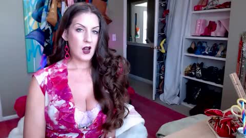Snapshot of dommetomorrow chatting on 01-13-26, 05:18 DommeTomorrow online show from 01-13-26, 05:18